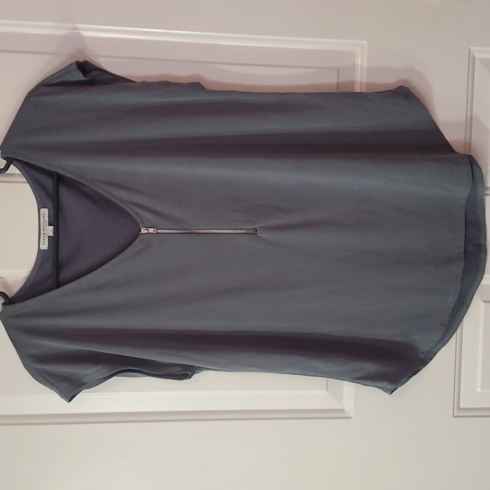 Green Envelope | Front Zip V-Neck Top